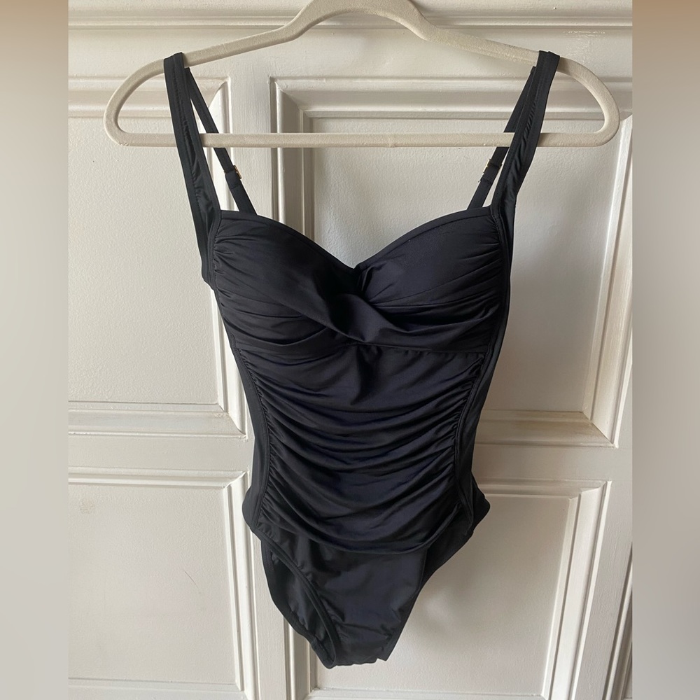 ❌SOLD❌ NWT LA BLANCA BLACK RUCHED ONE PIECE SWIMSUIT SIZE 6 SMALL - Picture 1 of 5